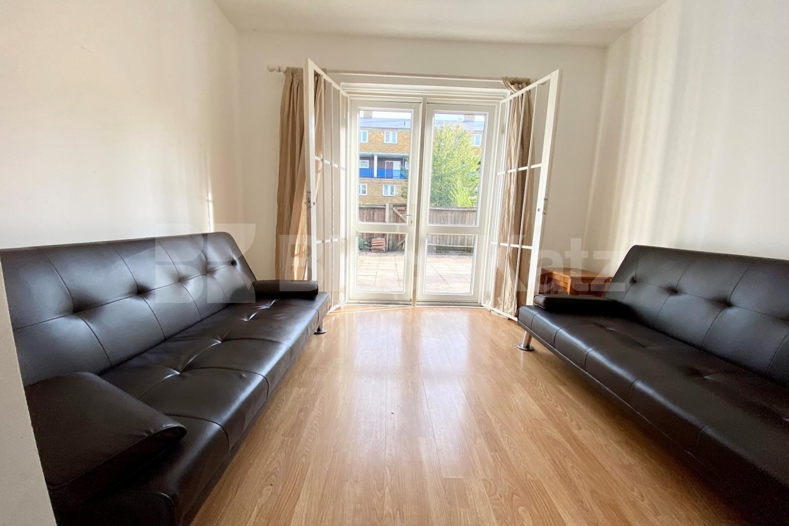 Bright & airy split level apartment with patio garden & superbly located Burbage Close , Borough/London Bridge